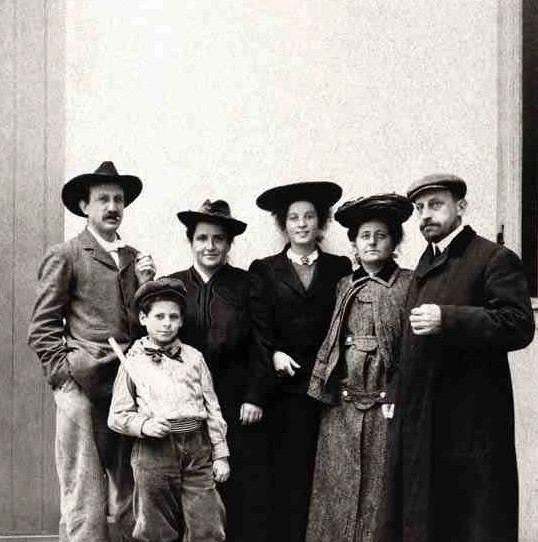 The Family Steins in the courtyard of 27 rue de Fleurus, ca. 1905.