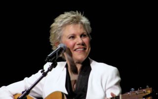 Anne-Murray's-Net-Worth
