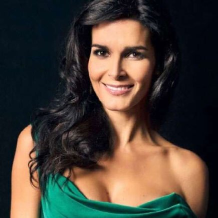 Angie-Harmon's-Net-Worth