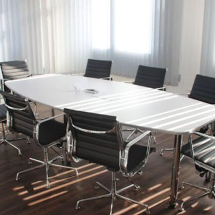 Corner Desks vs. Straight Desks